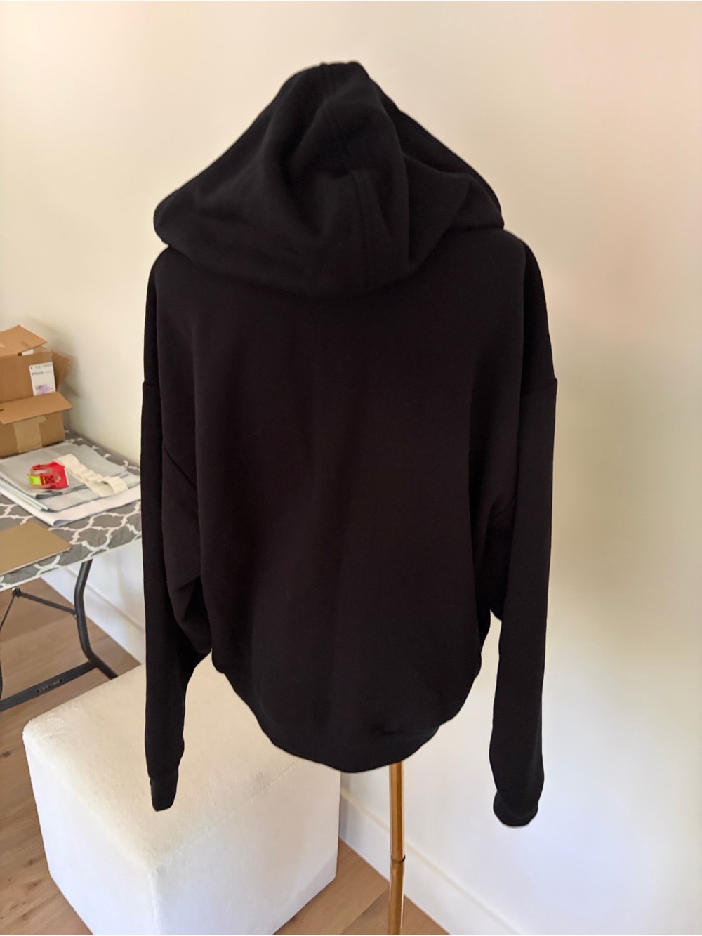 ALO Yoga woman’s Black Full-Zip Hoodie Sweatshirt - Picture 4 of 5
